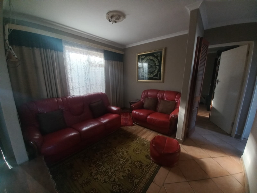 6 Bedroom Property for Sale in Woodlands Western Cape